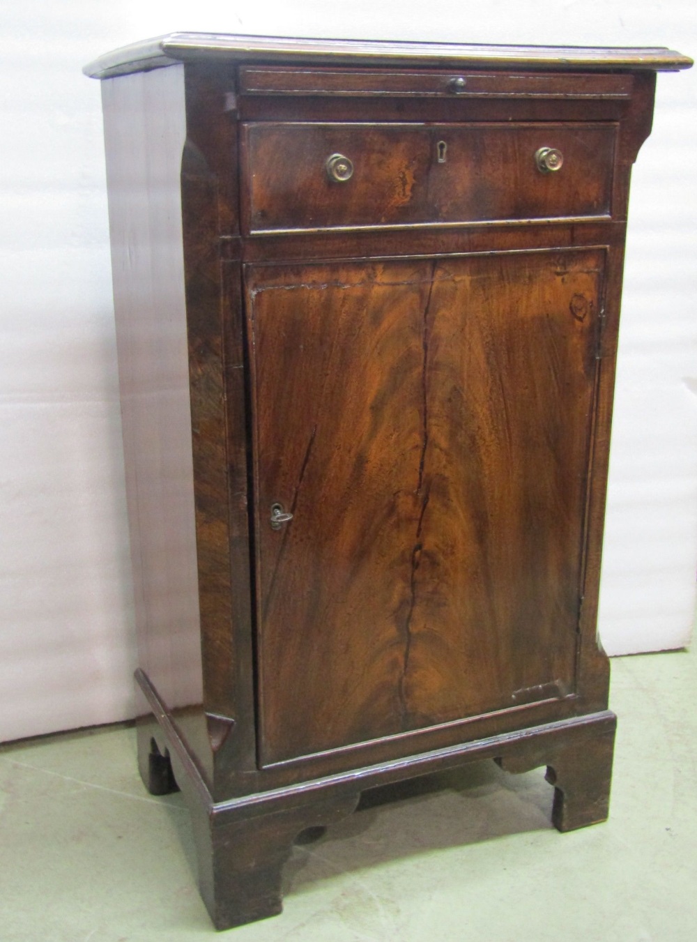 A small good quality side cupboard in the Georgian style with brushing slide over a frieze drawer - Image 2 of 3