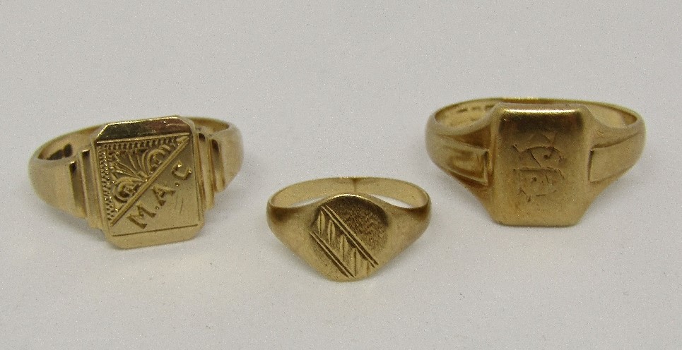 Three engraved 9ct signet rings, sizes T, P/Q & F/G, 9.5g total (3)