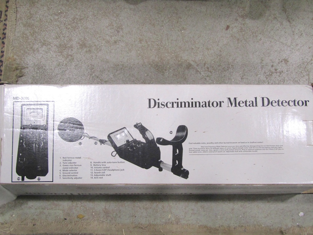 A Discriminator Metal Detector model 3006, used but in original cardboard packaging, together with a - Image 2 of 2