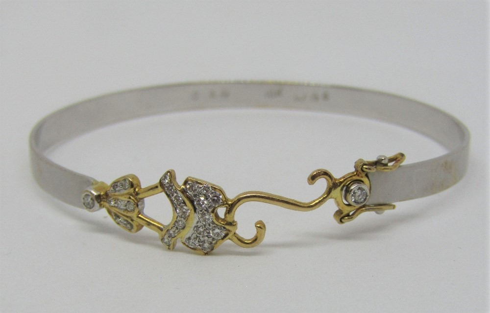 Stylised 18k bi-colour bangle set with diamonds, 5.6cm in diameter approx, 9g