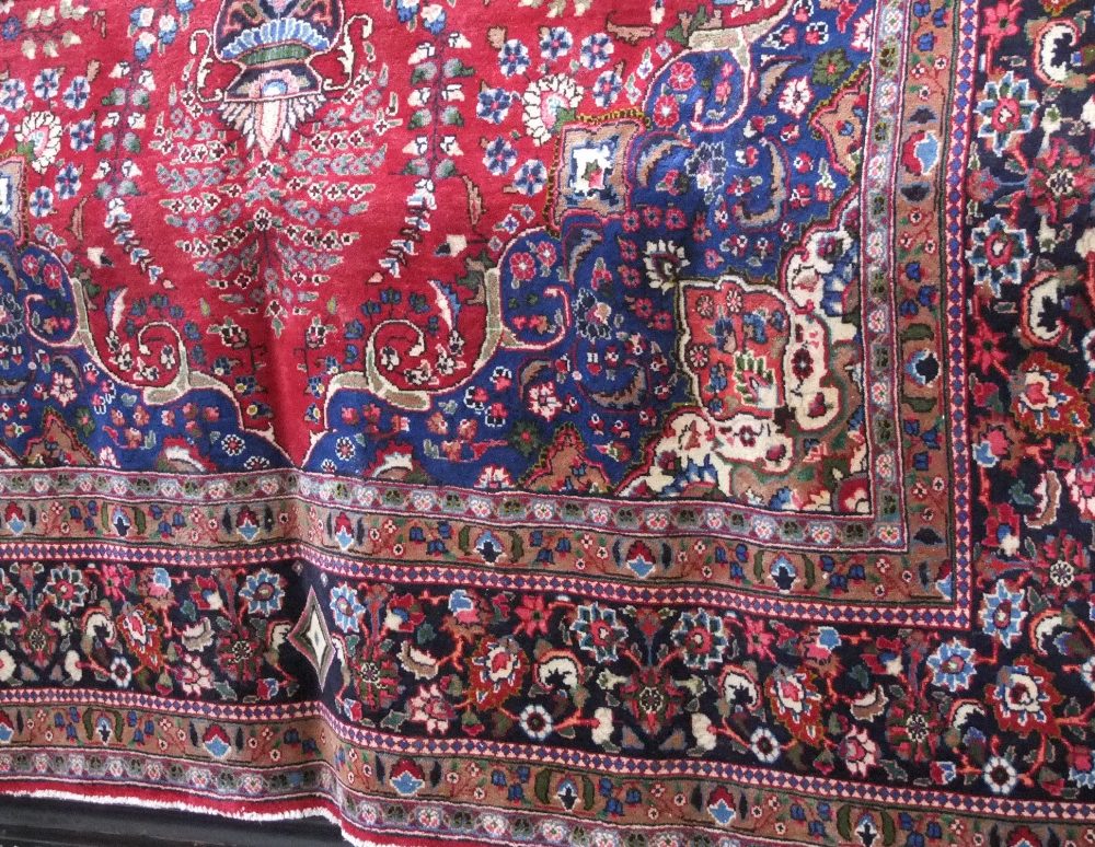 Good Persian Tabriz carpet, floral design, red ground, 400 x 300cm