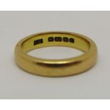 22ct wedding ring, size H, 5g