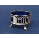 Good quality George III silver circular salt, with arched pierced borders and claw and ball feet,