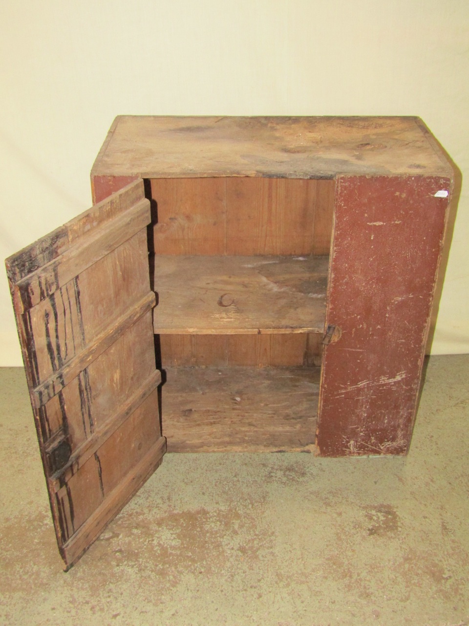 A small rustic painted pine and elm side cupboard enclosed by a tongue and groove panelled door - Image 2 of 2