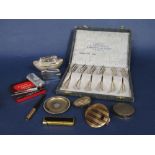 Mixed bijouterie lot to include 18ct gold and horn cigarette holder, Italian white metal nutmeg