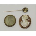 Mixed group comprising a yellow metal cameo brooch depicting a lady with flowers in her hair, a