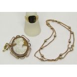 Group of 9ct jewellery comprising a box chain necklace with bead spacers, a monogrammed signet ring,