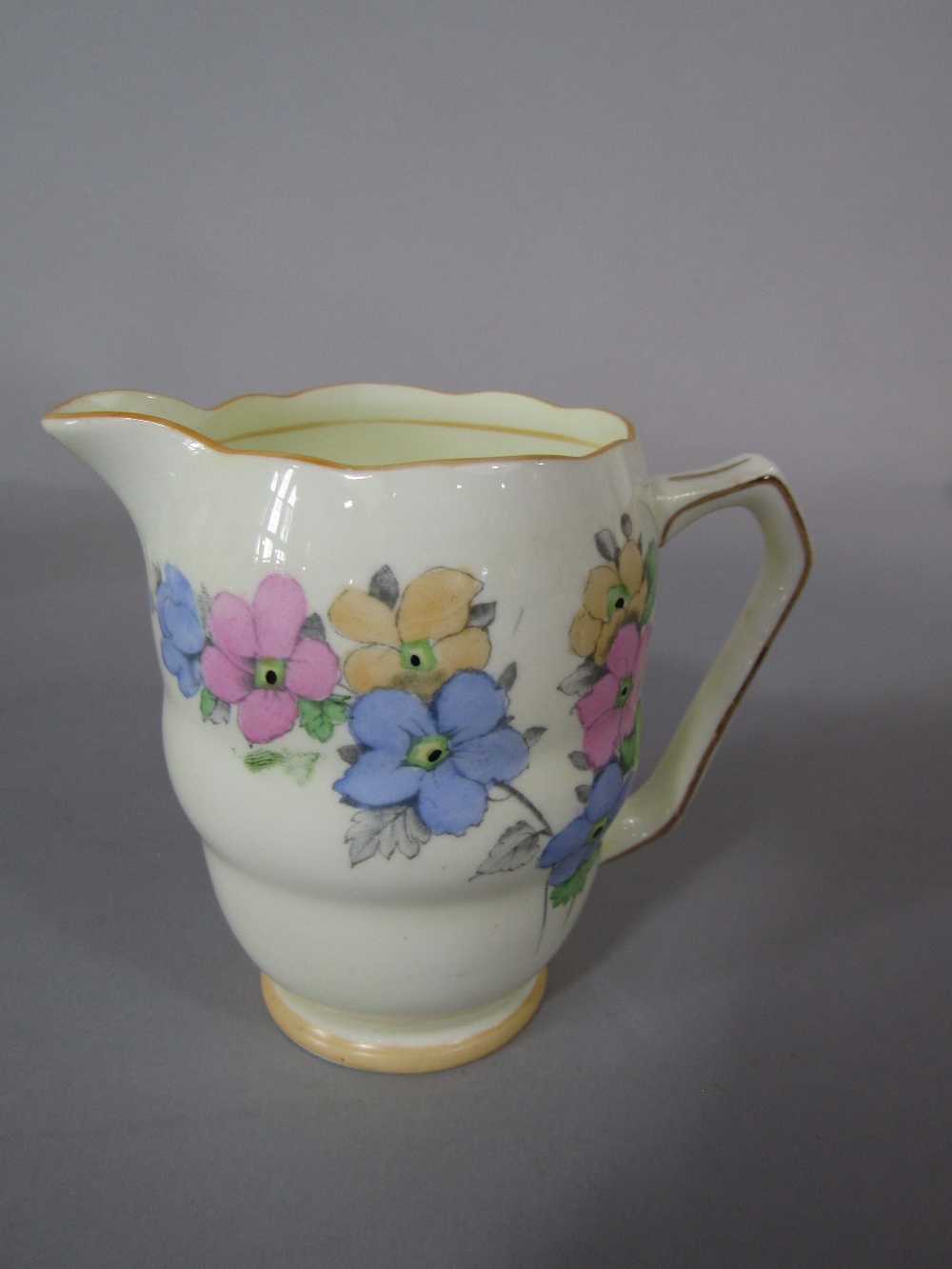 A Fenton Art Deco tea service with floral detail comprising milk jug, sugar bowl, cake plate, six - Image 2 of 2