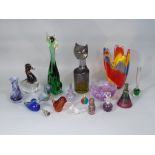 Interesting Murano type smoked glass dump in the form of a cat with coloured yellow base, 27cm high,