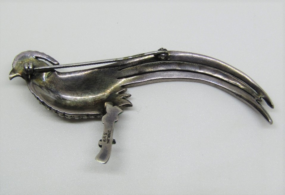 Silver brooch modelled as an exotic pheasant, set with paste and with enamelled decoration - Bild 2 aus 2