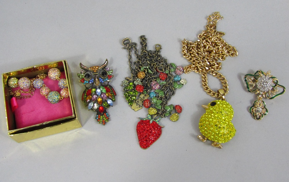 Collection of contemporary costume jewellery to include pieces by Butler & Wilson, Attwood & Sawyer, - Image 2 of 3