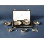 Mixed collection of silver to include a cased pair of silver Armada dishes, Edwardian silver