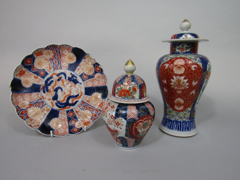 An early 20th century oriental imari vase and cover with red painted seal type mark to base, 26cm