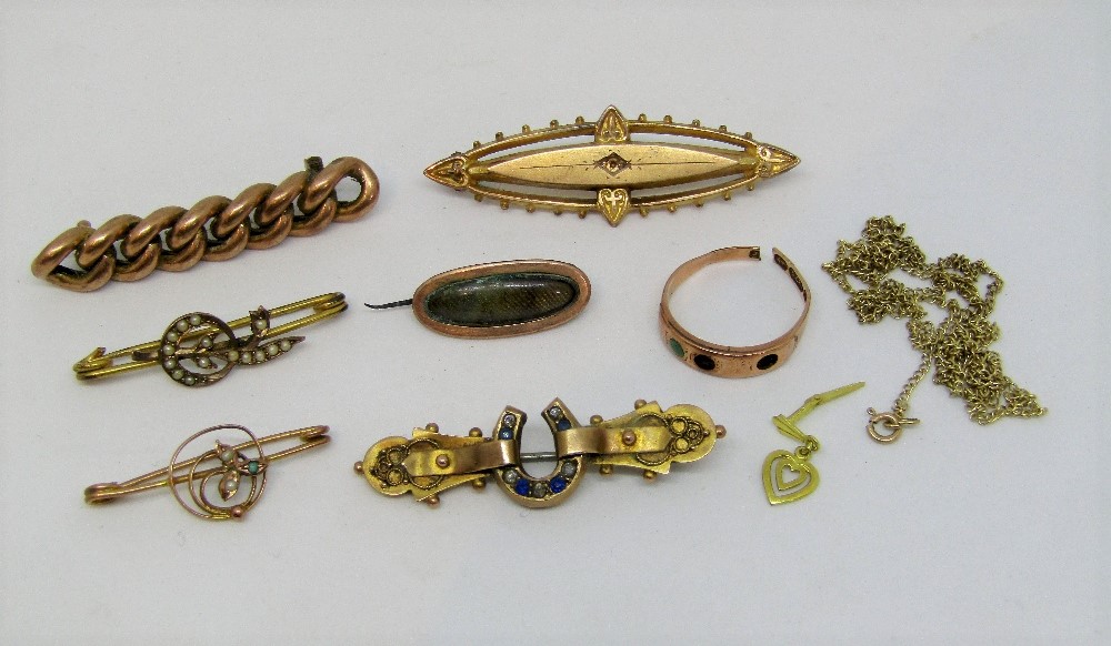 Mixed collection of 9ct / yellow metal jewellery comprising six antique brooches, a ring and a