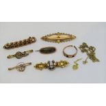 Mixed collection of 9ct / yellow metal jewellery comprising six antique brooches, a ring and a