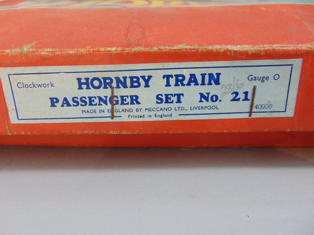 Boxed Hornby train, passenger set no 21, O gauge, including clockwork locomotive, tender and two - Image 3 of 3