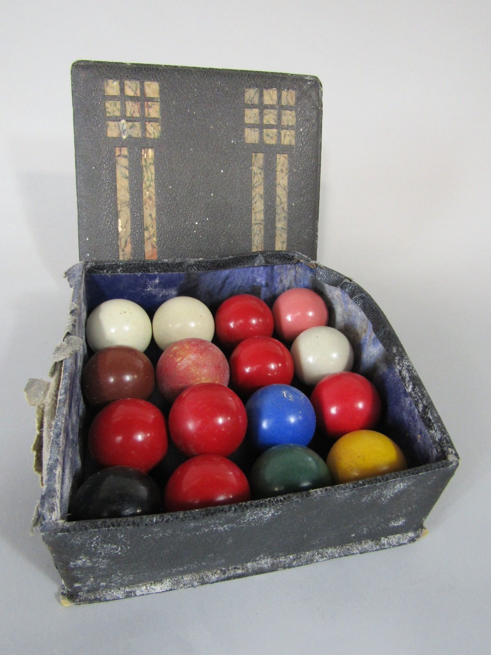 Sixteen billiard balls