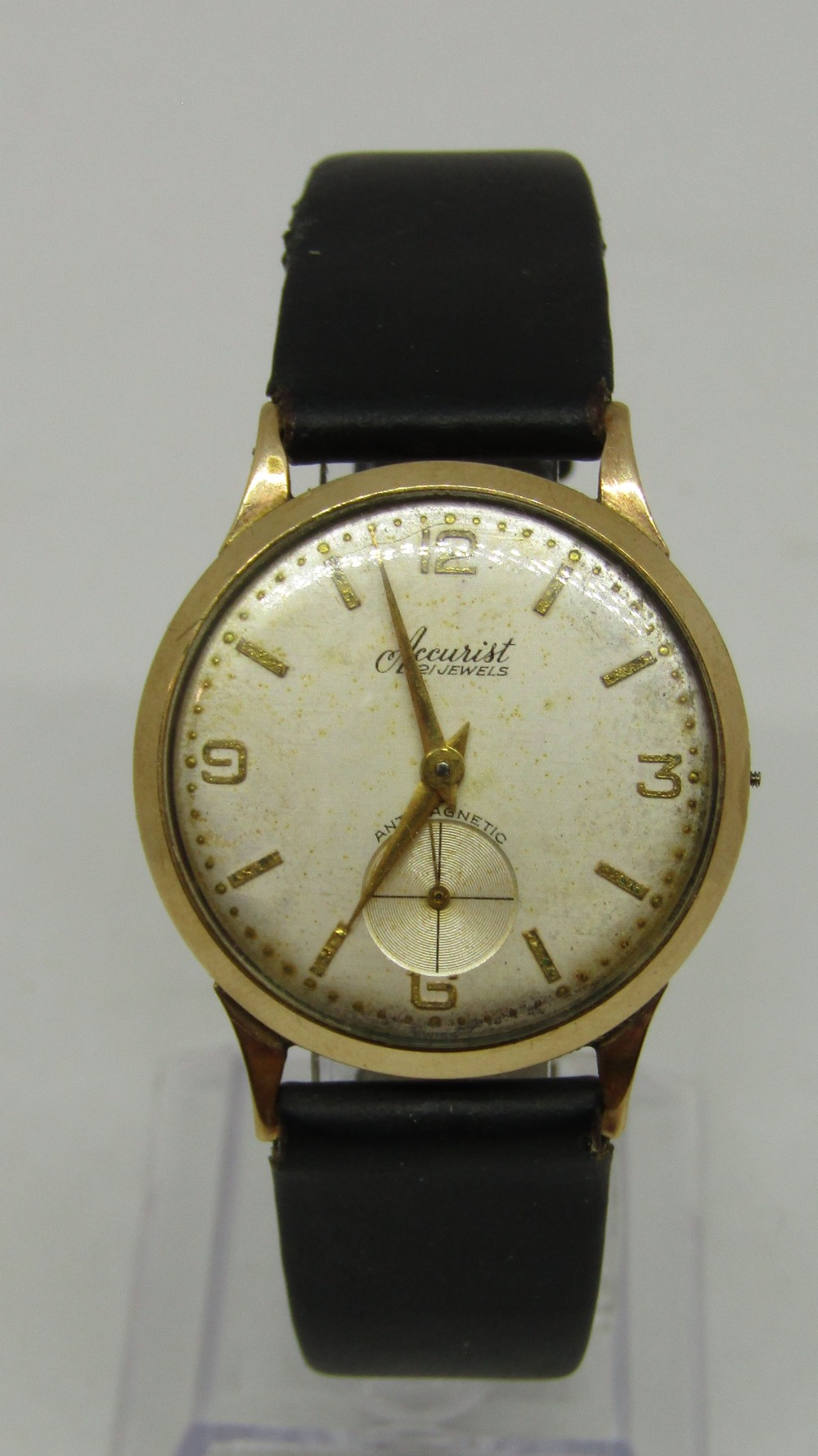 Gent's 9ct Accurist 21 jewel wristwatch, the champagne dial with subsidiary second dial and baton