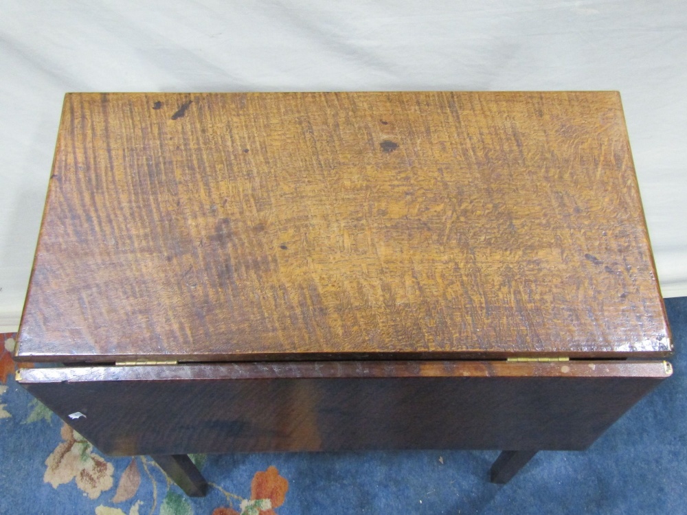 A small antique Countrymade oak single dropleaf table, raised on square tapered legs - Image 2 of 2