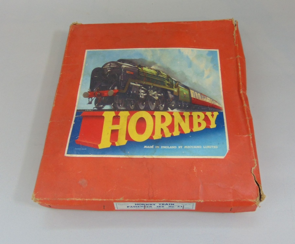 Boxed Hornby train, passenger set no 21, O gauge, including clockwork locomotive, tender and two