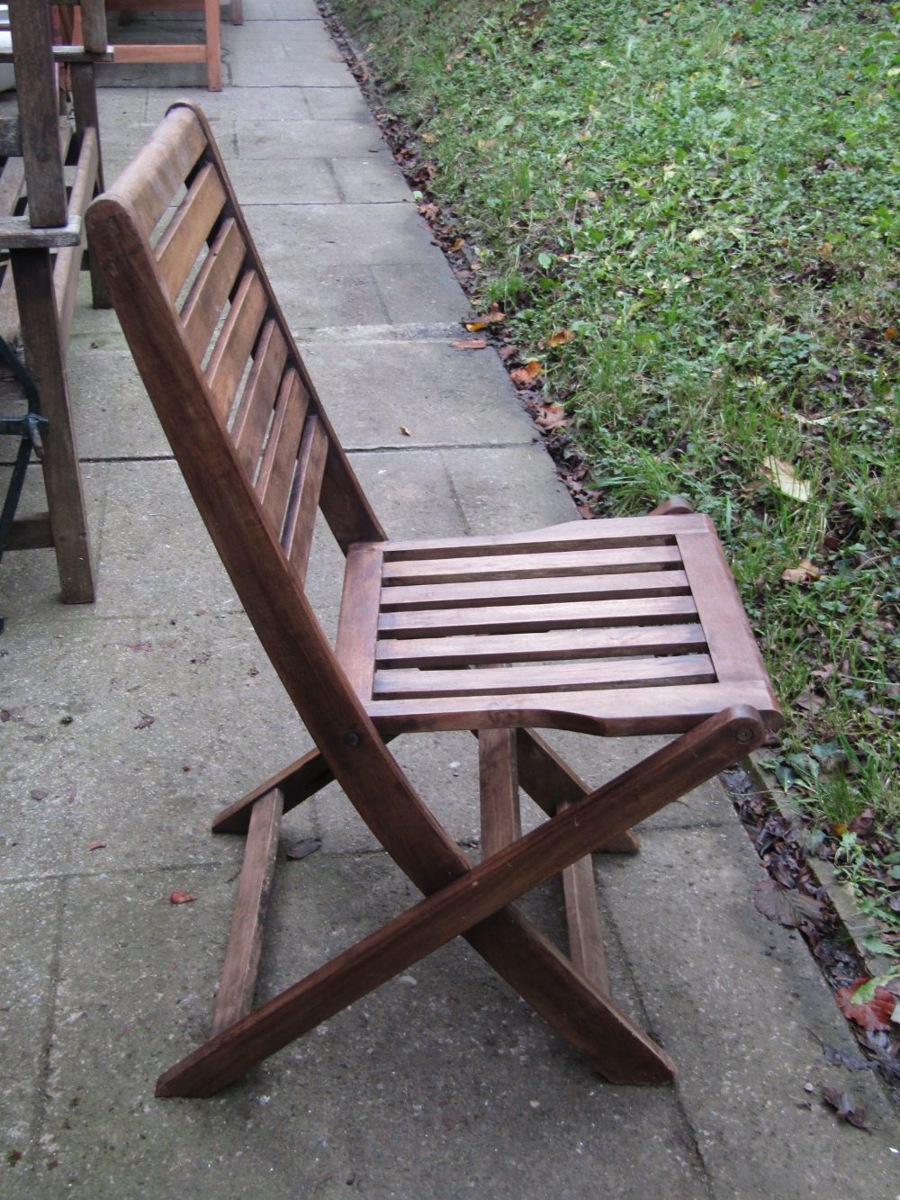 A set of four contemporary stained hardwood folding garden chairs with slatted seats and backs - Image 2 of 2