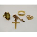 Group of 9ct jewellery comprising a cross pendant necklace and three rings; a gent's wedding ring