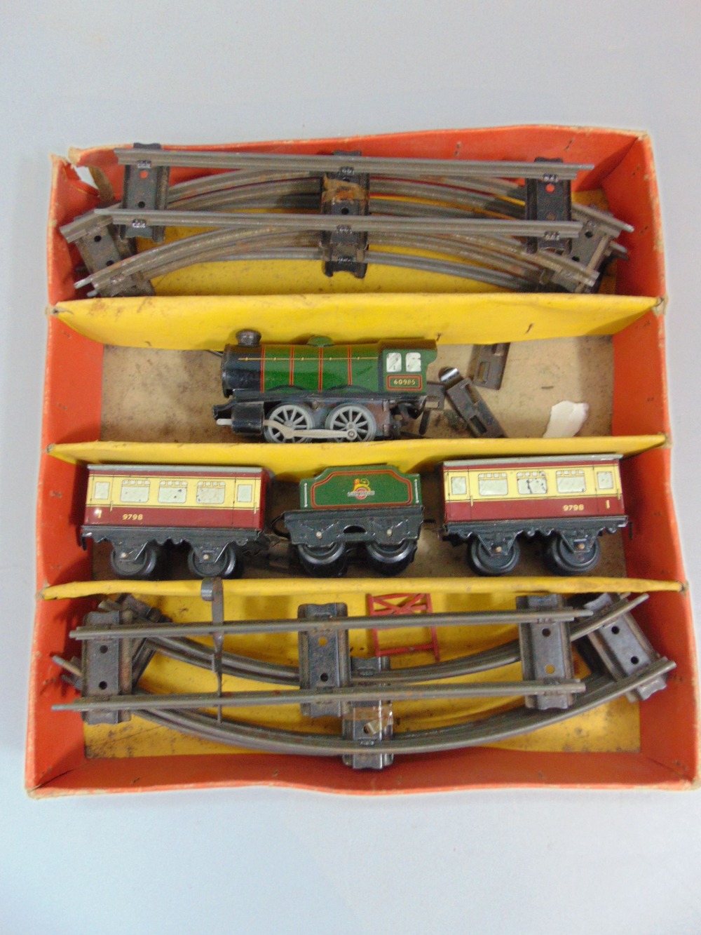Boxed Hornby train, passenger set no 21, O gauge, including clockwork locomotive, tender and two - Image 2 of 3