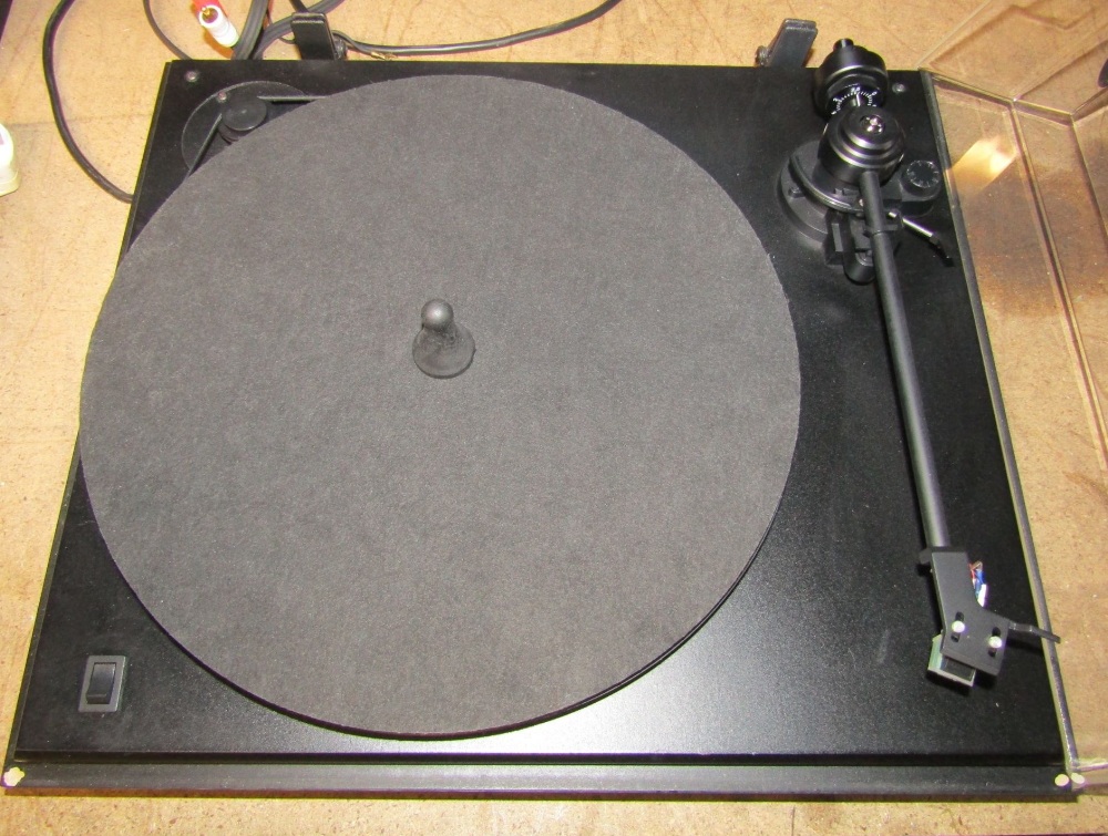 A Revolver record player with hinged lid (no visual model number) - Image 2 of 2