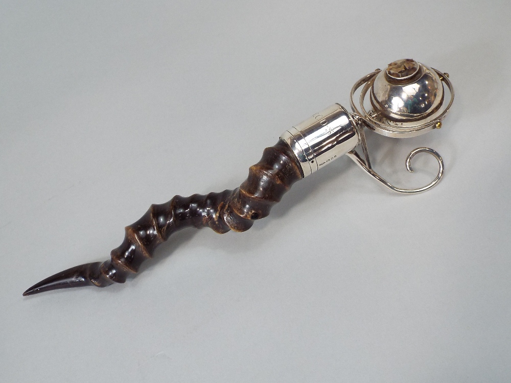 Good quality Asprey table lighter with black buck horn stand and gimble movement, London 1925, - Image 4 of 4