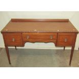 An inlaid Edwardian mahogany kneehole dressing table, with chequered stringing and banded detail,