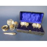 Mixed collection of silver to include a cased pair of table salts with stylised feet, two silver