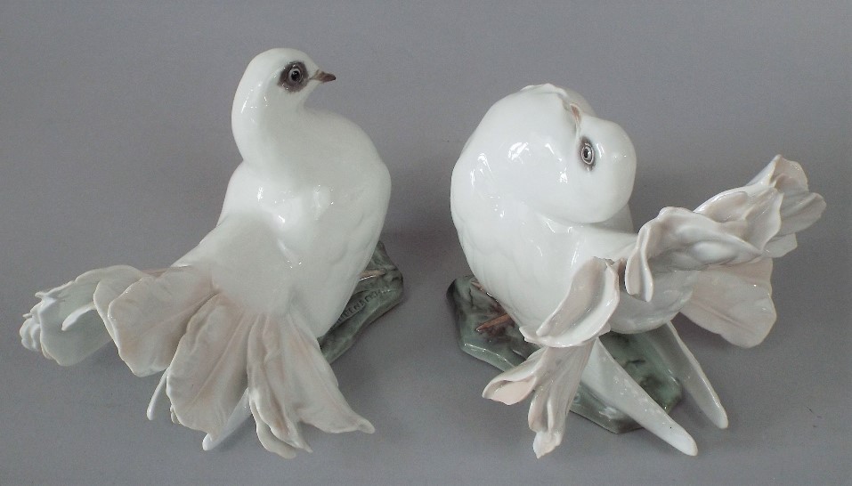 A pair of Rosenthal models of fan tailed doves, with impressed signatures J Heidenreich, max - Image 2 of 5