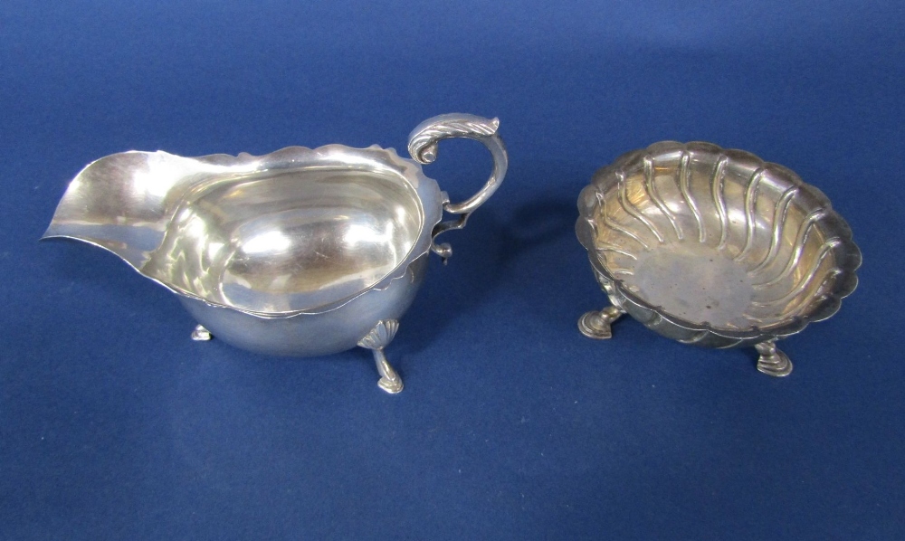 A good quality cast silver bon bon dish with spiral lobed embossed decoration and scallop shell hoof - Image 2 of 2