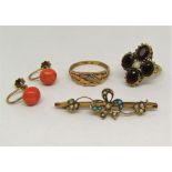 Group of 9ct jewellery comprising an early 20th century bow bar brooch set with turquoise and seed