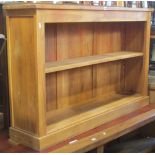 A good quality contemporary light oak floorstanding open bookcase with single adjustable shelf,