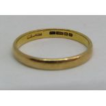 22ct wedding ring, size N, 2.3g