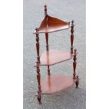 A LATE VICTORIAN WALNUT THREE TIER CORNER WHATNOT WITH TURNED TAPERING SUPPORTS (H. 109 CM, W. 66