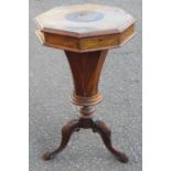 VICTORIAN WALNUT TRUMPET & FLORAL INLAID OCTAGONAL WORK TABLE ON THREE CARVED LEGS (H. 71 CM, W.