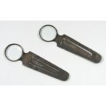 A PAIR OF GEORGE V SILVER BOOKMARKS WITH MAGNIFYING GLASS TERMINALS (L. 9.1 CM), BY SAMPSON MORDAN &