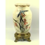SATSUMA LAMP BASE DECORATED WITH BIRD AND FLORAL DECORATION, ON A PIERCED GILT METAL STAND (H. 38 CM