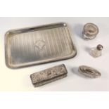 GEORGE V SILVER OBLONG TOILET TRAY WITH REEDED DECORATION (28.5 X 18.5 CM) AND A HAND MIRROR EN