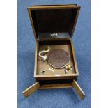 HANDEL WIND - UP GRAMOPHONE IN AN OAK CASE (W. 38.5 CM)