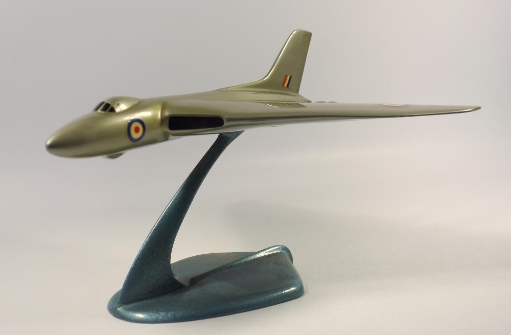 AVRO VULCAN - GOLD PAINTED METAL MODEL WITH DECALS (LENGTH 23 CM, WINGSPAN 24.5 CM) ON A METAL STAND - Image 2 of 9