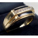 YELLOW METAL AND DIAMOND RING, SIZE T, A BAR SHAPED DESIGN SET SEVEN DIAMONDS, 6.2 GRAMS