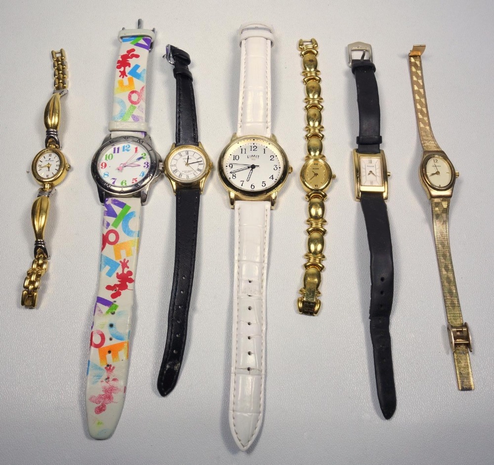 TWELVE LADY'S WRISTWATCHES AND A QUANTITY OF COSTUME JEWELLERY INCLUDING A PEARL CHOKER, NECKLACES