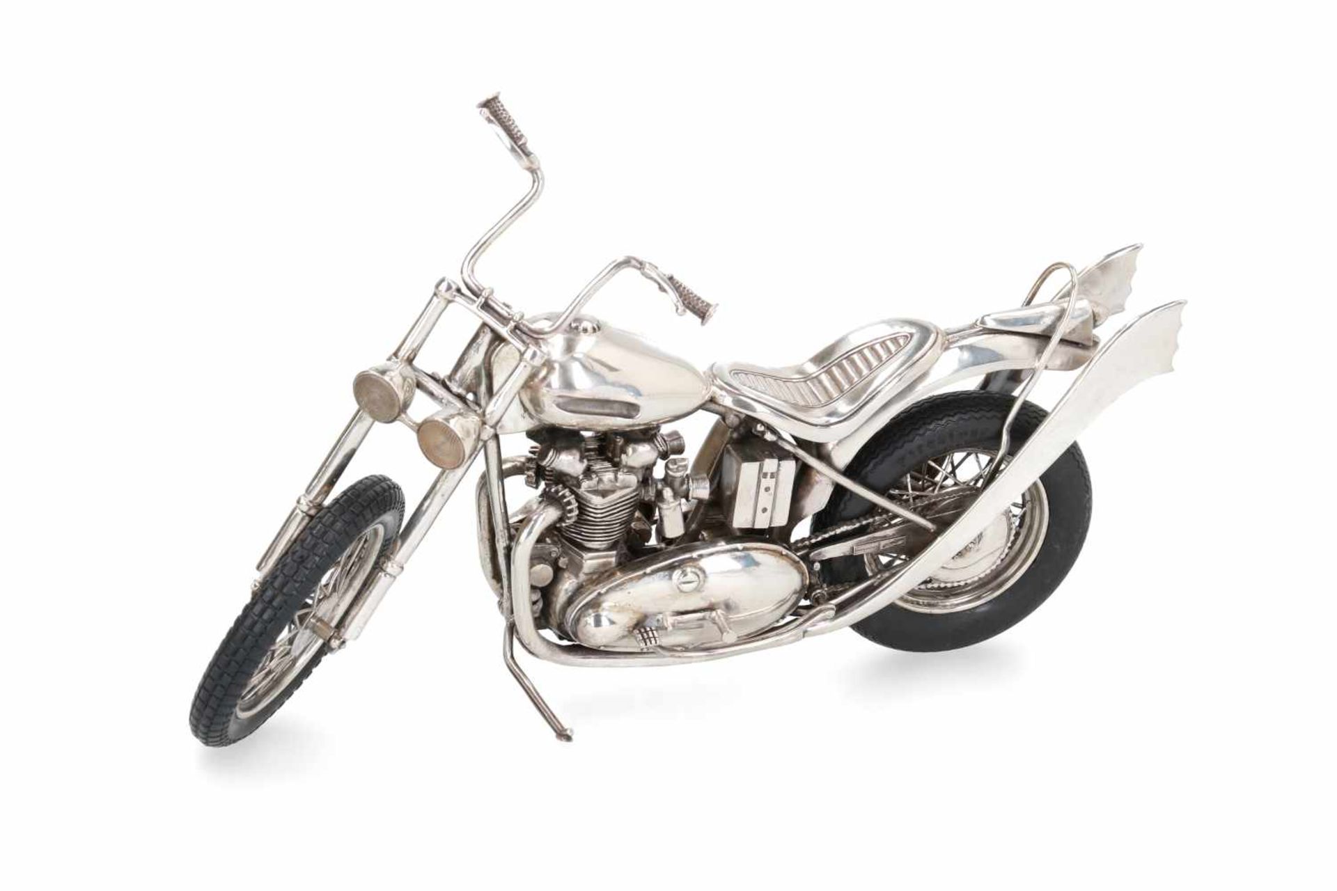 Groot zilveren miniatuur van een motor 'Triumph' met rubberen banden. Mt. Medusa.oro. Italië, 20e
