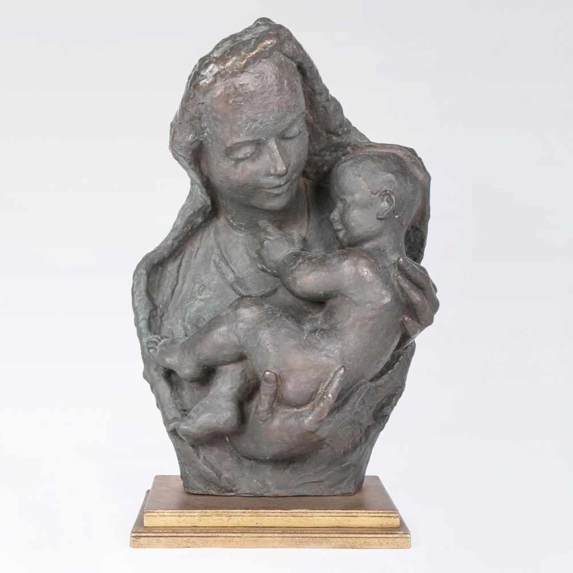 Karl Opfermann(Röding 1891 - Ahrensburg 1960)Figur 'Mutter und Kind'Hamburg, um 1930. Bronze mit