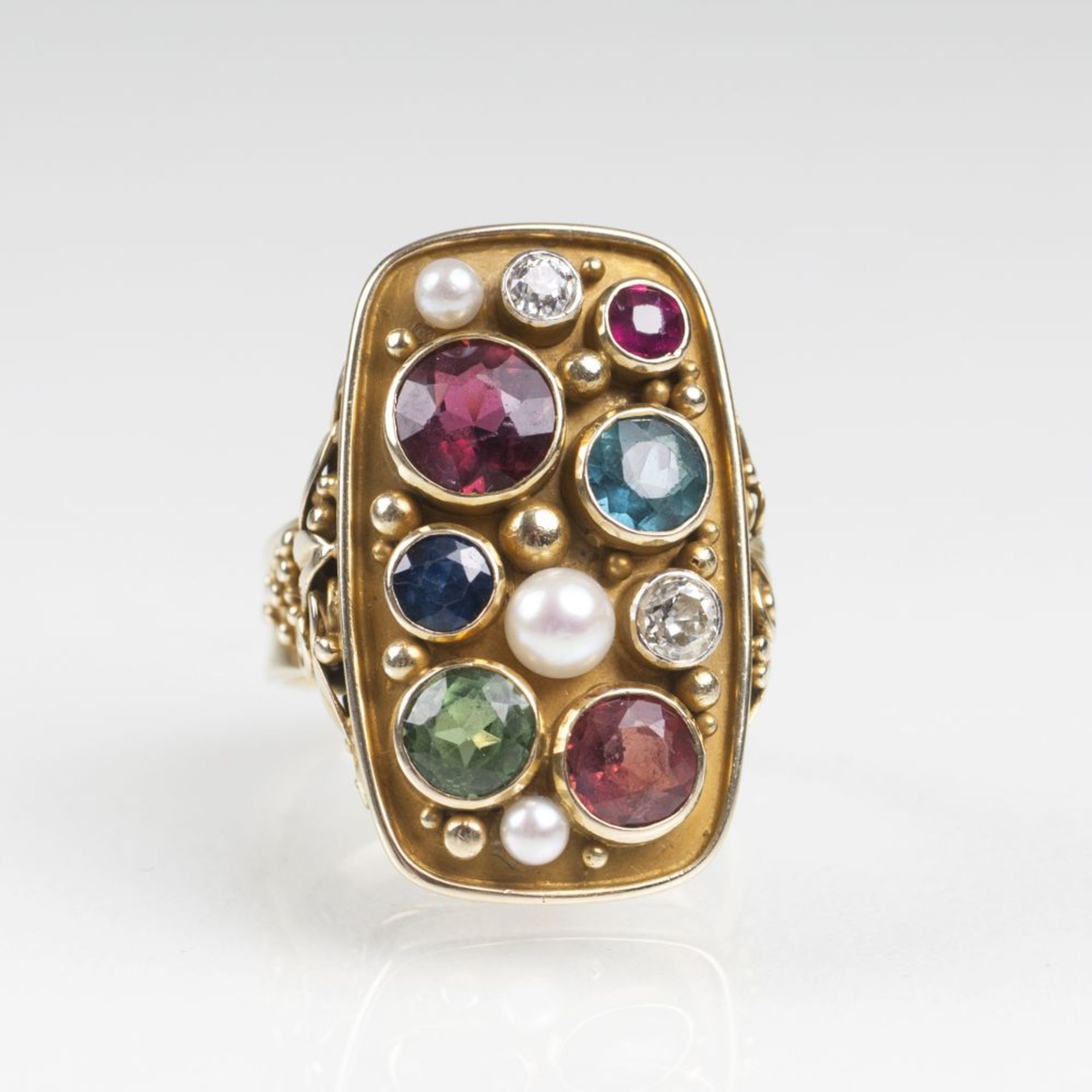 Vintage Gold-Ring mit Turmalinen, Saphir, Rubin, Perlen und DiamantenUm 1930. 14 kt. GG, gest.,