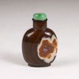 SnuffbottleChina. Achat in braun-beigen Farbtönen. Mit Stopper. H. 6 cm. - A SnuffbottleChina. Agate