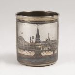 Russischer Becher mit Winterpalast-SzenerieRussland/ wohl Moskau, 1898-1914. Silber, gest., tlw.